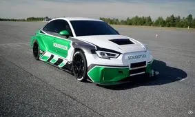 آیا آئودی RS3 الکتریکی با دنده عقب می تواند پورشه 911 GT2 RS را شکست دهد؟