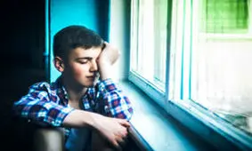 بررسی علت میل به تنها ماندن در نوجوانان/ لزوم احترام گذاشتن به حریم خصوصی نوجوان