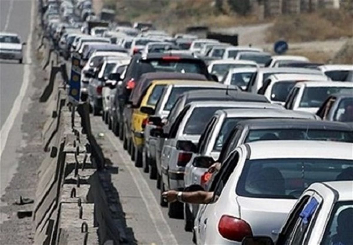 ترافیک جاده مهران همچنان نیمه‌سنگین است