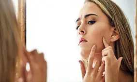 چرا قبل از پریود صورتم جوش می زند؟