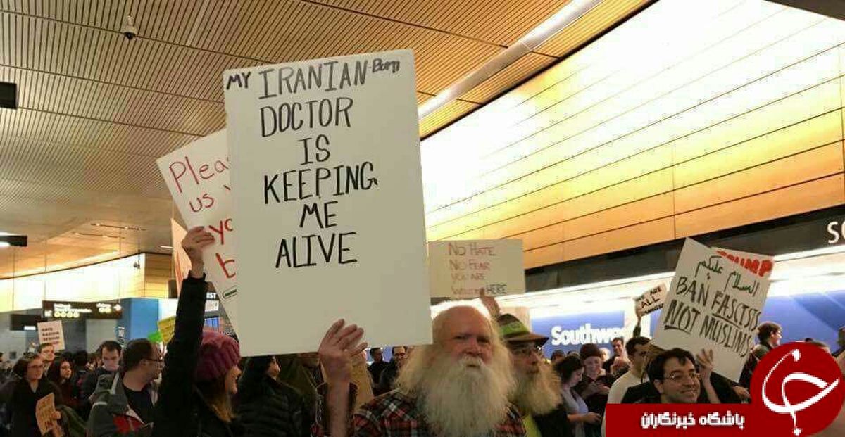 حمایت یک معترض آمریکایی از پزشک ایرانی+عکس