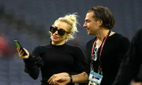 حلقه نامزدی ۳۰۰ هزار دلاری لیدی گاگا / عکس