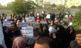 تجمع متقاضیان مسکن مهر مقابل ساختمان شرکت عمران شهرهای جدید در ونک