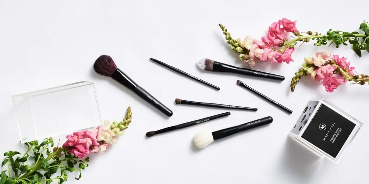 خطرات به اشتراک گذاشتن لوازم آرایش