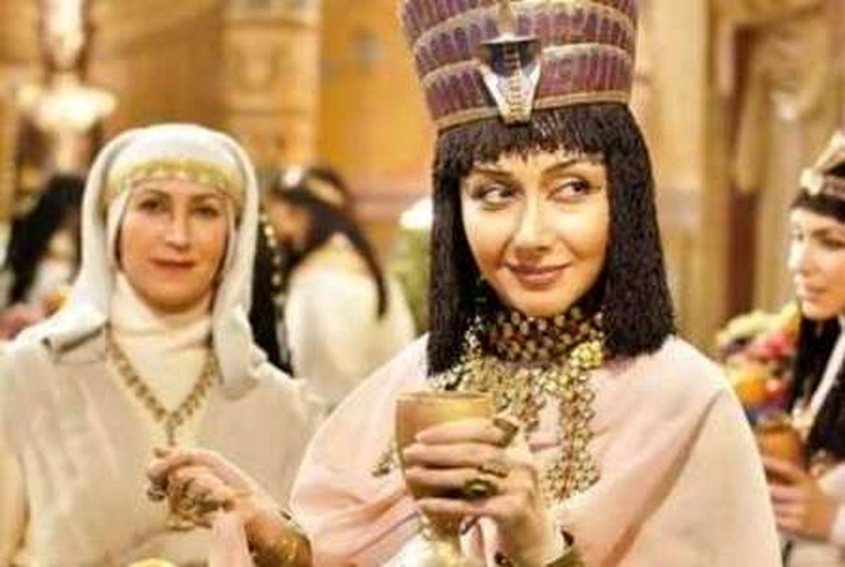 روزنامه شرق: استفاده از کلاه گیس در سریال «یوسف» و فیلم «بازمانده» مجاز بود، در فیلم «کاناپه» نه؟