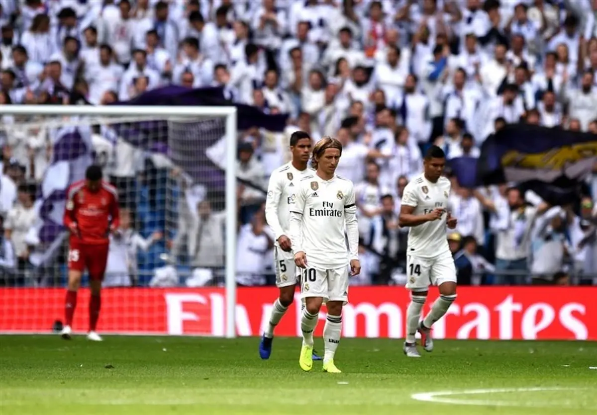 شکست خانگی با مثلث واران، VAR و لوپتگی