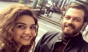 پژمان بازغی در کنار خواننده زن ترک / عکس