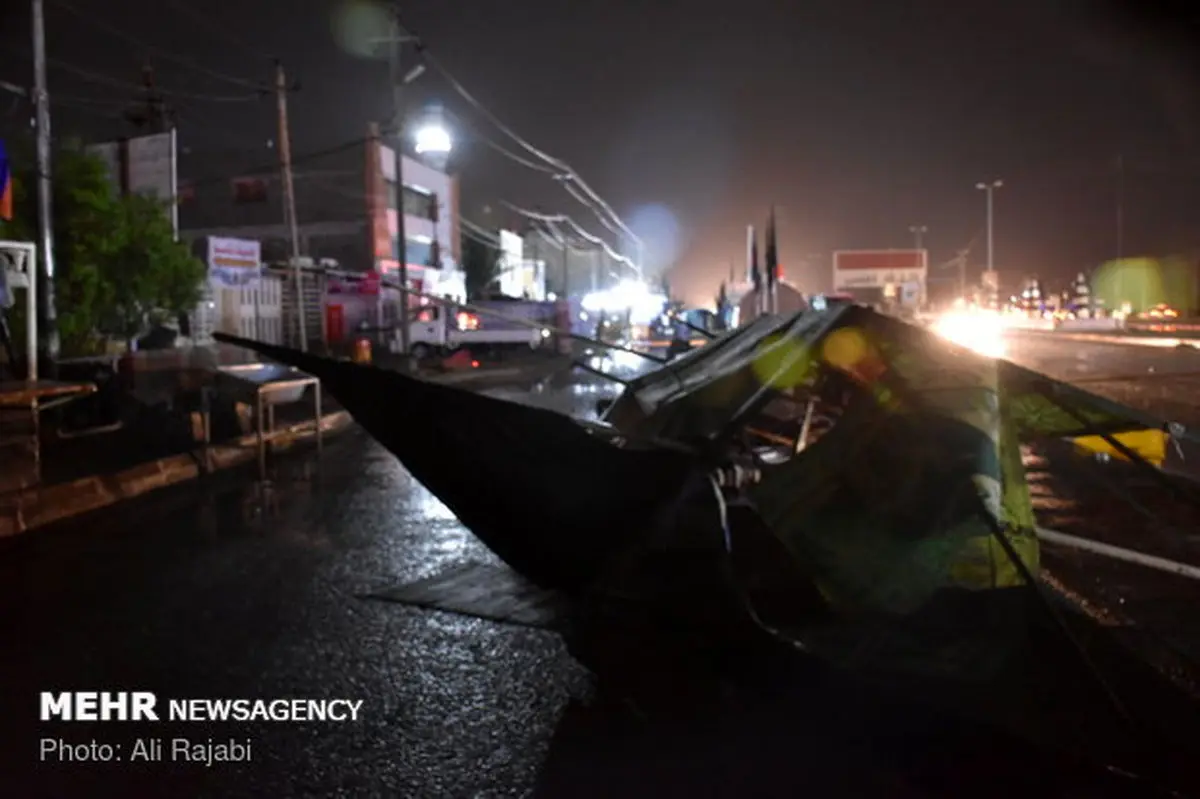 طوفان باسرعت ۷۵کیلومتر در مرز مهران/زائران سمت مرزهای جنوبی بروند