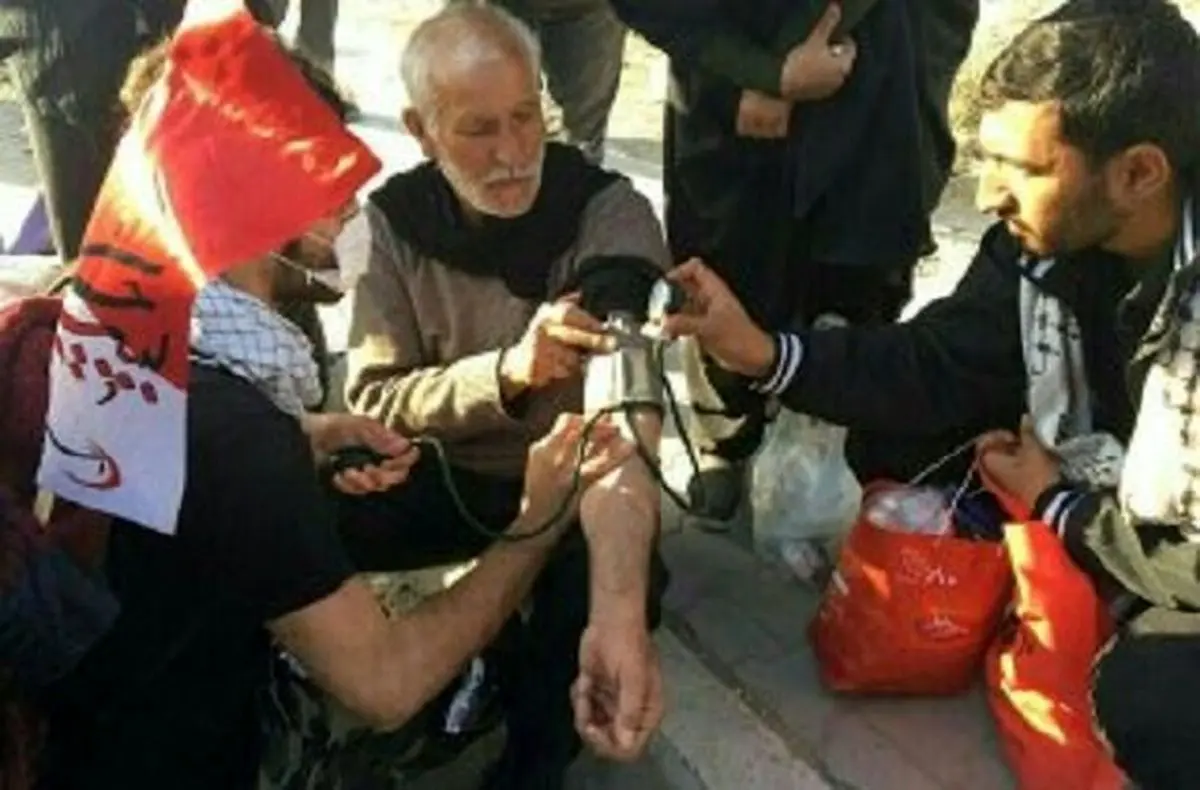خدمات امدادی به ۱۶هزار زائر اربعین/تست فشارخون زائران