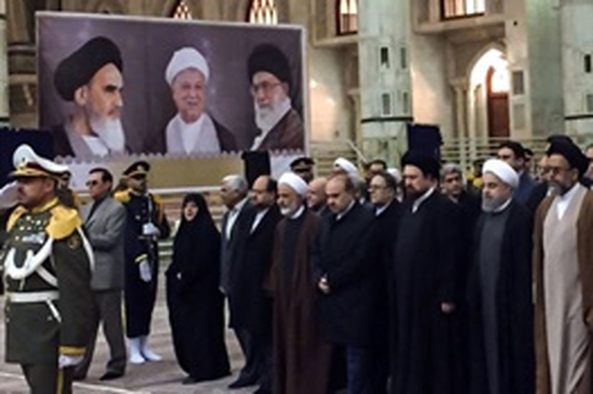 روحانی: نه تافته جدا بافته هستیم نه گمشده در تاروپود جهان /٤٠ سالگی انقلاب یعنی دوری از هیجانزدگی