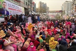 اعتراضات گسترده مردم بنگلادش به افزایش قیمت‌ کالاهای اساسی و سوخت

