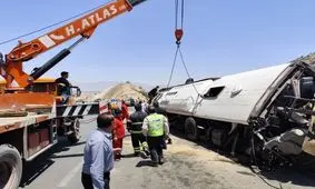 واژگونی اتوبوس در فارس با ۲۱ کشته/ ویدئو