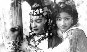 عکس‌های تاریخی از «دختران رقصندۀ صحرا»؛ بیش از یک قرن قبل