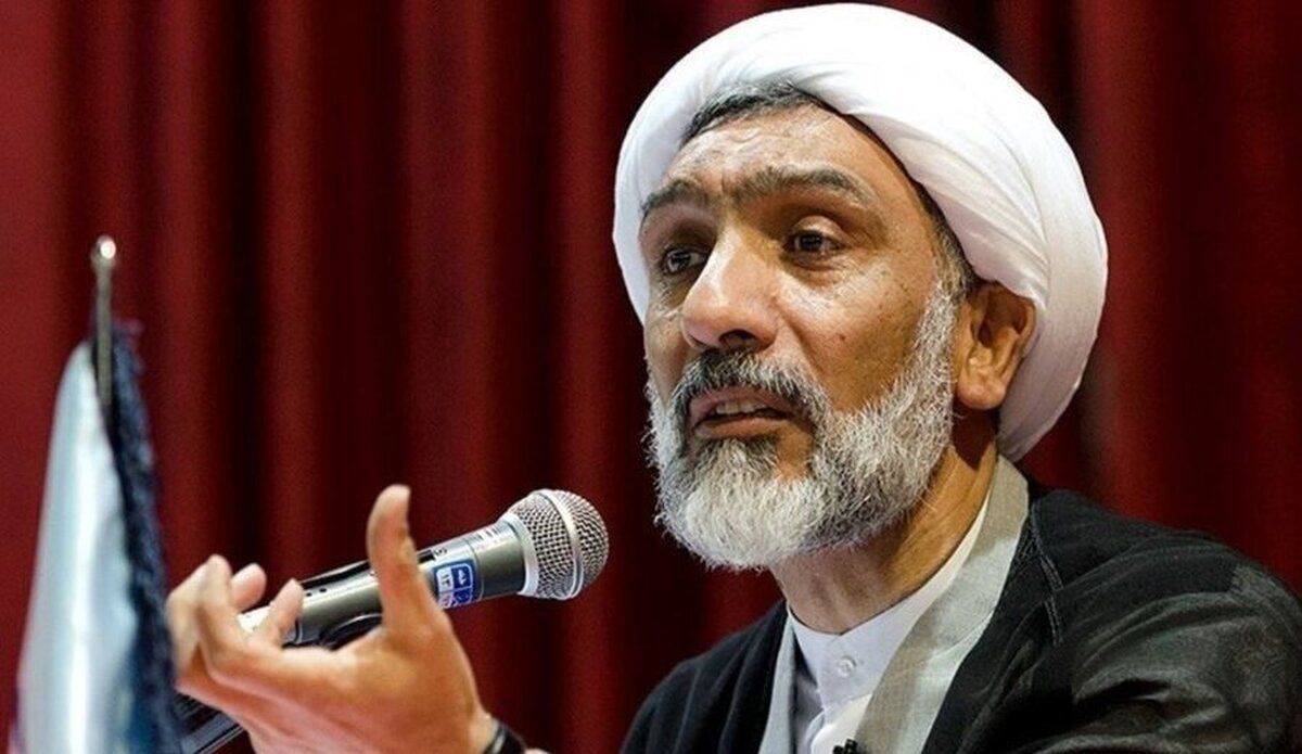 قابی دو نفره از دختر کوچک مصطفی پورمحمدی در آغوش پدرش/ عکس