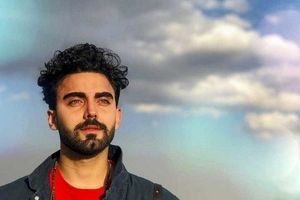 محمد صادقی از ایران خارج شد