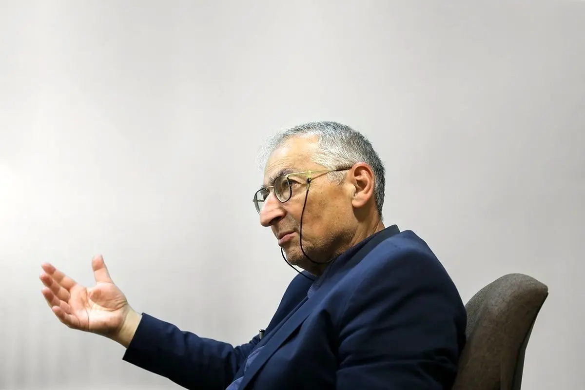 زیباکلام: در ایران شاهراه‌های ثروتمند شدن از نزدیکی به قدرت و رانت می گذرد نه نوآوری/ باید میان «ثروت مشروع» و «ثروت رانتی» تمایز قائل شد/ در کشورمان با پدیده ثروت‌های میلیارد‌دلاری مواجه هستیم، بی‌آنکه بتوان آنها را به بخش خصوصی واقعی نسبت داد