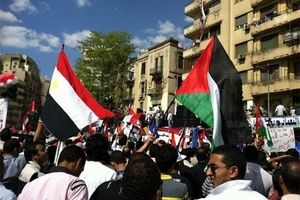 تظاهرات در قاهره در حمایت از فلسطین/ مصری‌ها پرچم آمریکا را آتش زدند