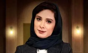 سفر در زمان؛ تیپ و چهرۀ «فرناز رهنما» بر روی صحنۀ تئاتر؛ سال 93