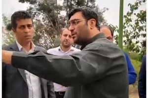 ویدئوی عجیبی که از شهردار منطقه ۱۵ تهران منتشر شد: سروش! چهارتا صندلی اضافه شود! ۴ تا آلاچیق هم اینجا بزنید/ پیمانکار دستشویی را هم جریمه کن