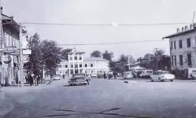 سفر در زمان؛ تصویر دیده نشده از یک خیابان در شهر رشت در دوران ناصرالدین شاه 