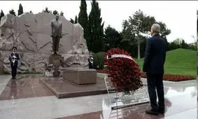 ادای احترام پزشکیان به آرامگاه حیدر علی‌اف و یادبود شهدای ۲۰ ژانویه باکو

