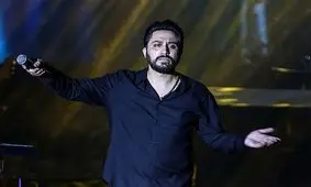 صحبت های روزبه بمانی در کنسرت درباره قطعی برق و گاز با کنایه به کنسرت پرستو احمدی