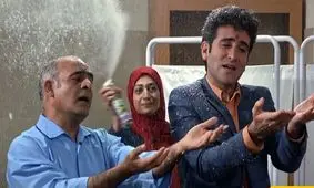 حمایت تمام قد بازیگر سریال لیسانسه ها از بازیگر سریال تاسیان/ سیاوش چراغی‌پور: آقای فراستی شما چه کسی هستید که سابقه بازیگری مثل هوتن شکیبا و رضا عطاران را زیر سوال ببرید؟/ ویدئو