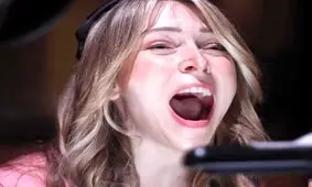 این زن بابت جیغ زدن پول می‌گیرد/ ویدئو