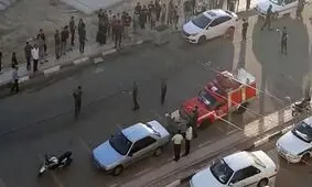 لحظه حضور پلیس در صحنه پیدا شدن جسد یک مرد در سطل زباله پرند/ ویدئو