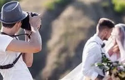 سورپرایز گردشگران از یک عروس و داماد در جاده شمال/ ویدئو