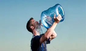 در هوای گرم چند لیوان آب نیاز دارید؟