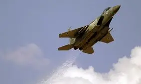 ۳۰ جنگنده اسرائیلی در حال بمباران اهدافی در یمن هستند/  آمریکا در حال بمباران صنعا و اسرائیل در حال بمباران الحدیده در یمن است