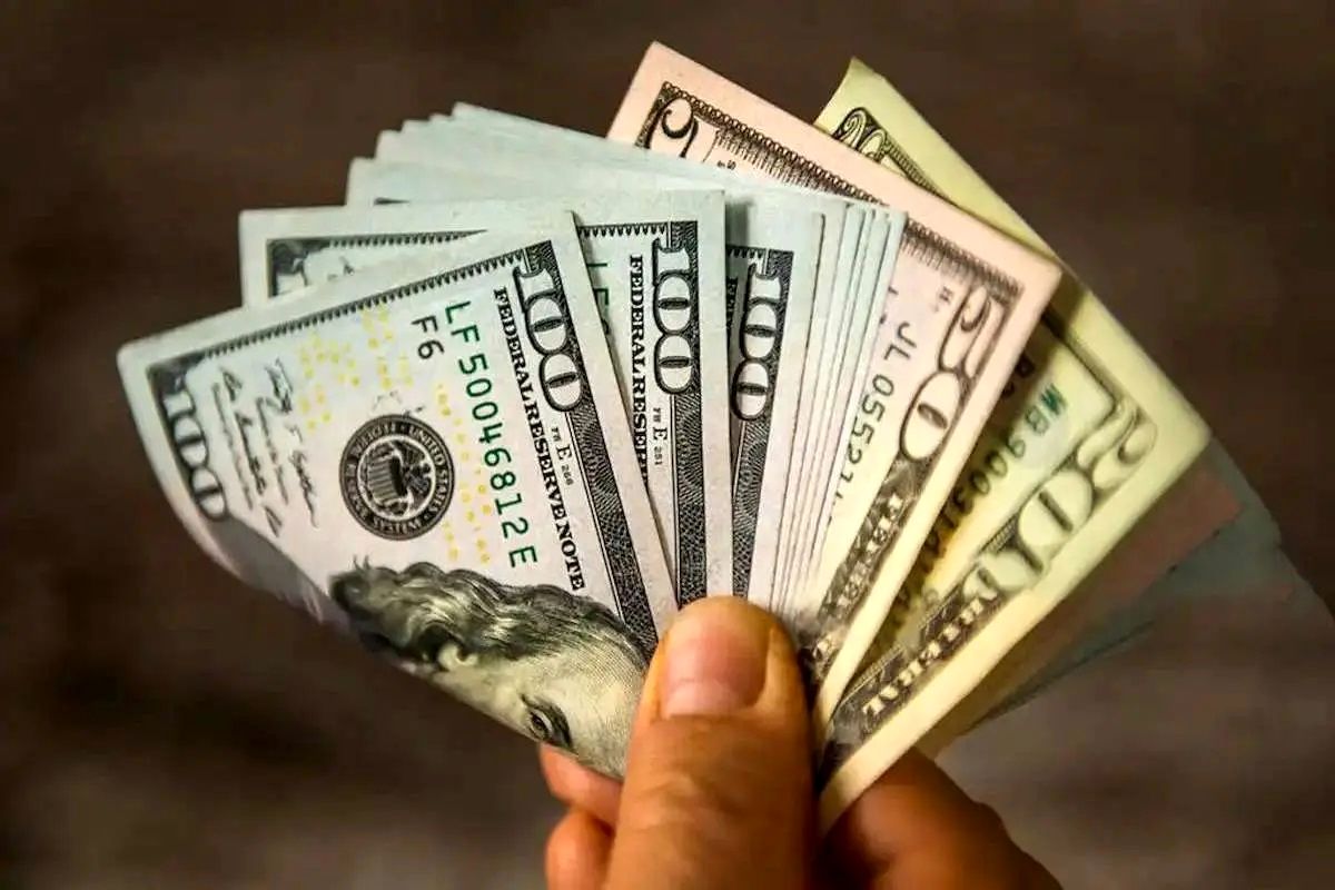 پیش بینی قیمت دلار ۶ تیر۱۴۰۳ / عبور دلار از خط قرمز، سیاستگذار را به تکاپو انداخت!