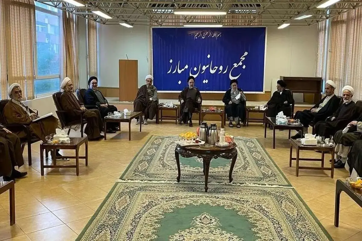 جلسه مجمع روحانیون مبارز به ریاست خاتمی برای بررسی مسائل کشور و اقدامات دولت پزشکیان/ اظهار تاسف از برخوردهای غیرقانونی و خودسرانه با مجمع محققین و مدرسین حوزه علمیه قم

