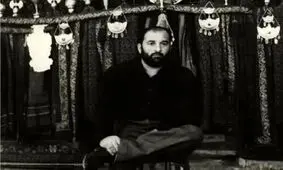 سفر در زمان؛ «شعبان بی مخ» در حال کباده کشی در جشن تولد «محمدرضا پهلوی»؛ سال 52 