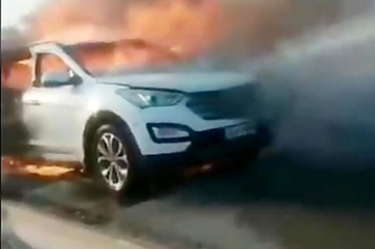 آتش گرفتن یک سانتافه در خوزستان به علت گرمای شدید هوا/ ویدئو