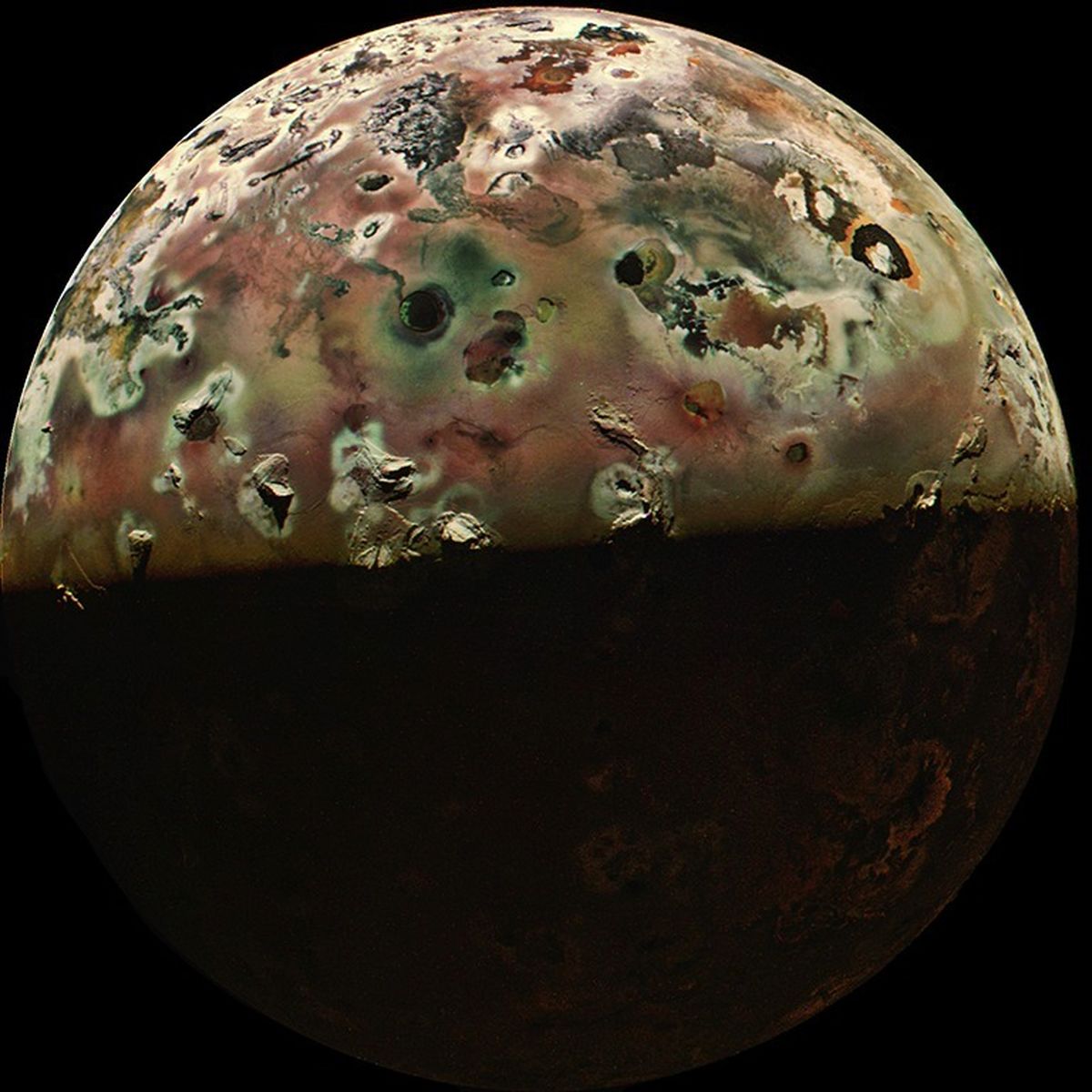 نگاهی به آیو؛ فعال ترین قمر منظومه شمسی/ اینجا یک جهان یخ زده و آرام نیست/ عکس منتشر شده توسط ناسا