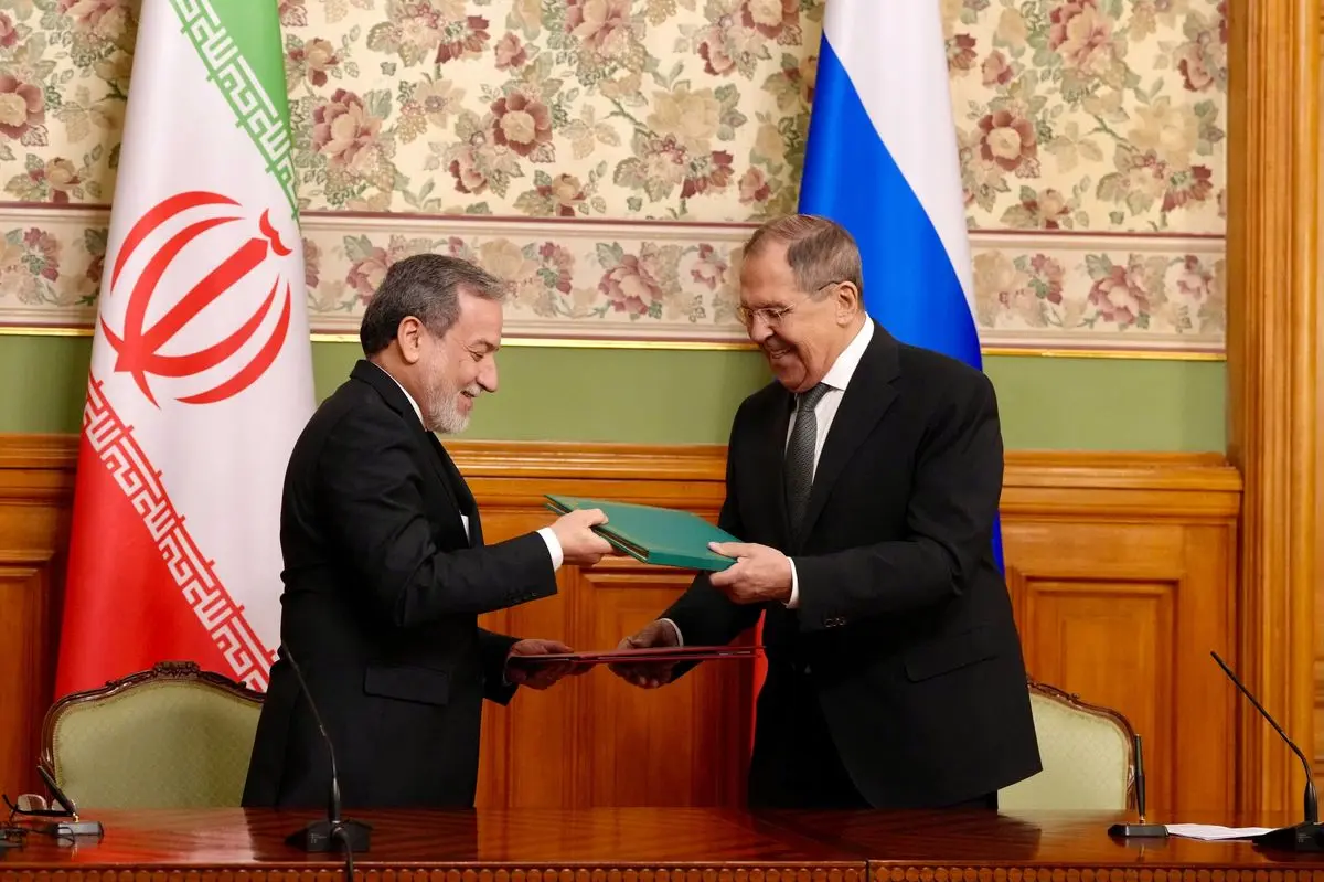  عراقچی و لاوروف سند همکاری امضا کردند/ عراقچی: حملات، نمی‌تواند تکنولوژی هسته‌ای ما را تحت تأثیر قرار دهد/ 3 کشور اروپایی ظرفیت مذاکره ندارند/ ویدئو

