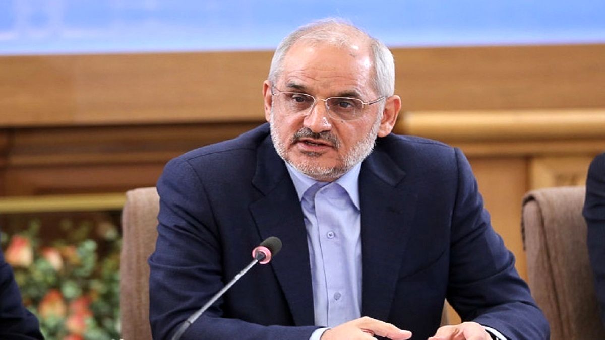 حاجی میرزایی هیچ نسبت فامیلی با صادق محصولی و علی اکبر ولایتی ندارد

