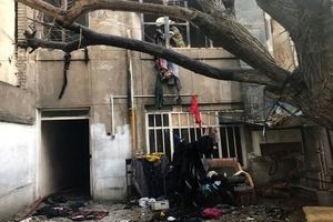 آتش‌سوزی منزل دو طبقه در جنوب تهران/ ویدئو
