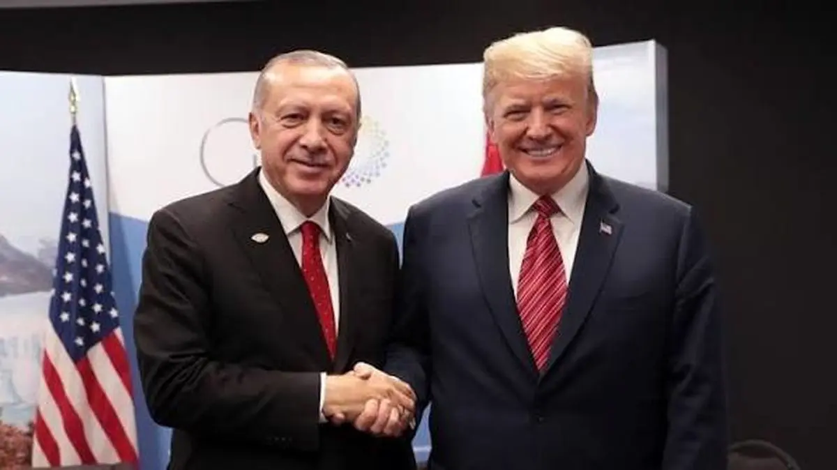 استقبال اردوغان از ترامپ پای پلکان هواپیما/ ویدئو
