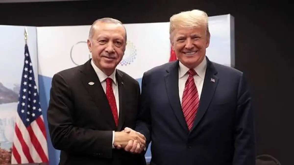 استقبال اردوغان از ترامپ پای پلکان هواپیما/ ویدئو

