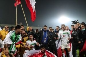 جریمه سنگین در انتظار فدراسیون فوتبال به خاطر صعود با افراد متفرقه