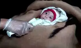 ماجرای جالب نجات یک نوزاد در کنار جاده!/ ویدئو