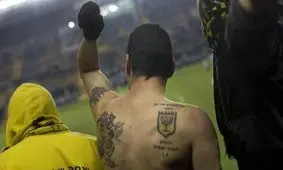 حمله وحشیانه هواداران فوتبال اسرائیل به ۲ فلسطینی/ ویدئو