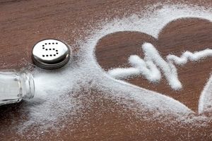 مصرف نمک در ایران دو برابر میانگین جهانی/ ۶ بیماری مرتبط با مصرف غذاهای سرشار از سدیم