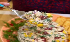 طرز تهیه سالاد مرغ و انار زمستانی برای ناهار و شام
