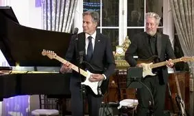 گیتارزنی و خوانندگی آنتونی بلینکن در مراسم دیپلماسی جهانی موسیقی/ ویدئو