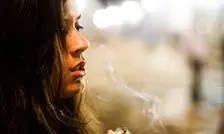 چرا ترک سیگار برای زنان سخت تر از مردان است؟