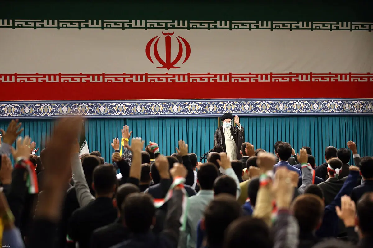 دعوای ما با آمریکایی‌ها شروعش نه از تهاجم به سفارتشان بلکه از ۲۸ مرداد سال ۳۲ است/ نوجوانان و جوانان معترض در خیابان، بچه‌های خودمان هستند و ما با اینها بحثی نداریم